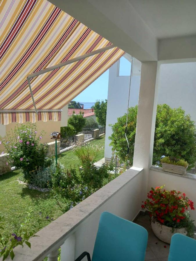 Apartman Katica Banjol Exterior foto