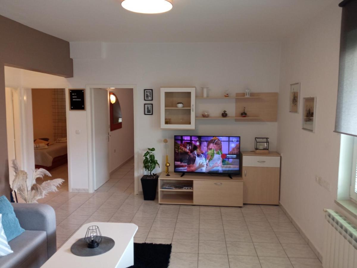 Apartman Katica Banjol Exterior foto