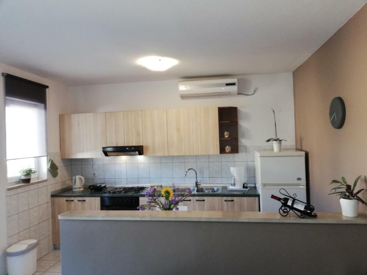 Apartman Katica Banjol Exterior foto