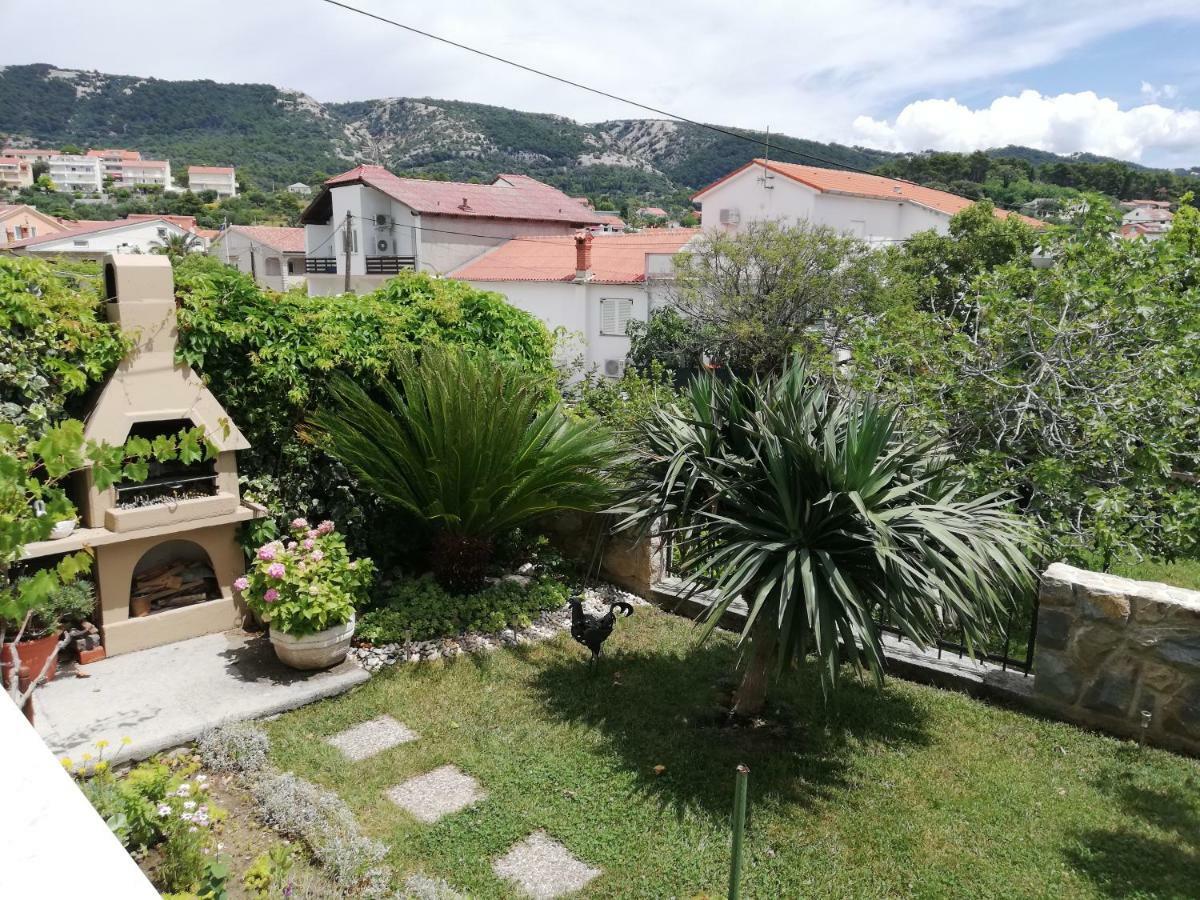 Apartman Katica Banjol Exterior foto